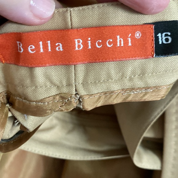 Two piece tan virgin wool suit. Size 16. - Picture 4 of 9